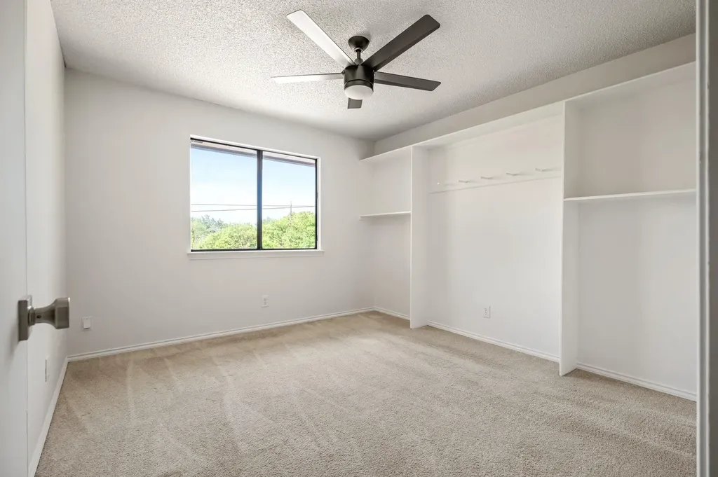 1106 Split Oak Cove Pflugerville TX 78660