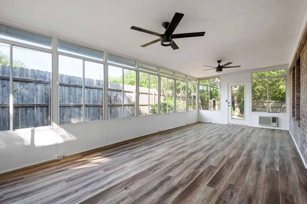 1106 Split Oak Cove Pflugerville TX 78660