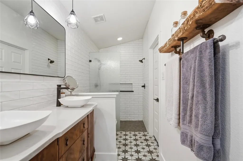 18406 Roundrock Road Jonestown TX 78645