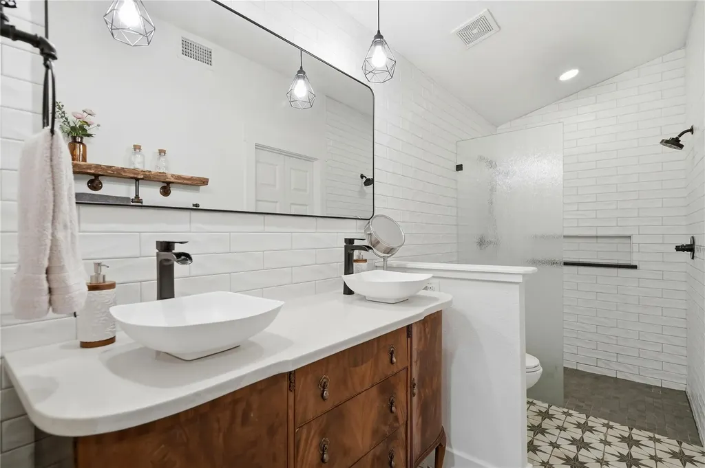 18406 Roundrock Road Jonestown TX 78645
