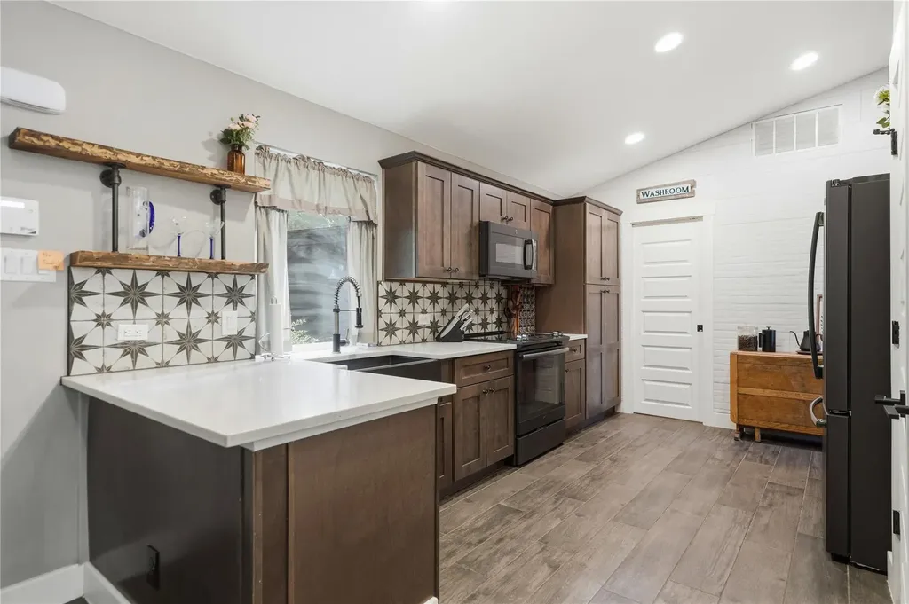 18406 Roundrock Road Jonestown TX 78645