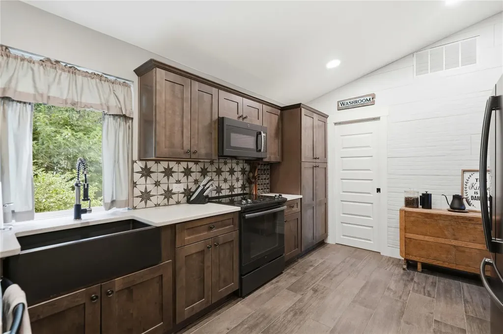 18406 Roundrock Road Jonestown TX 78645