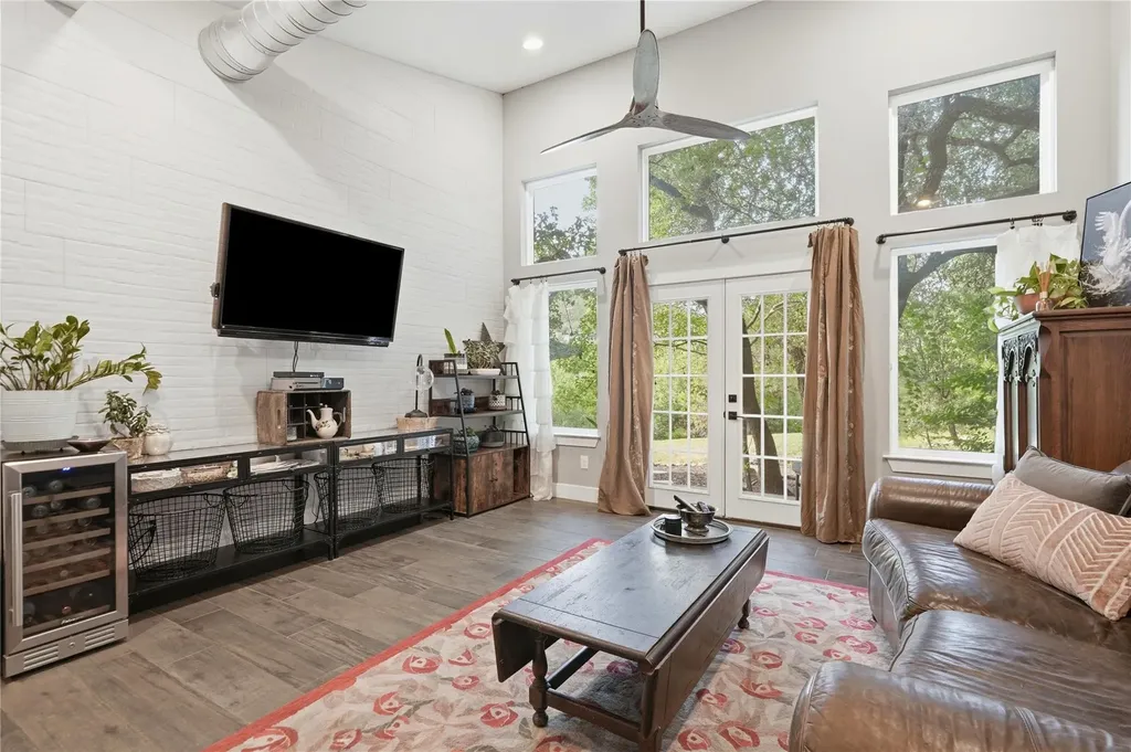 18406 Roundrock Road Jonestown TX 78645