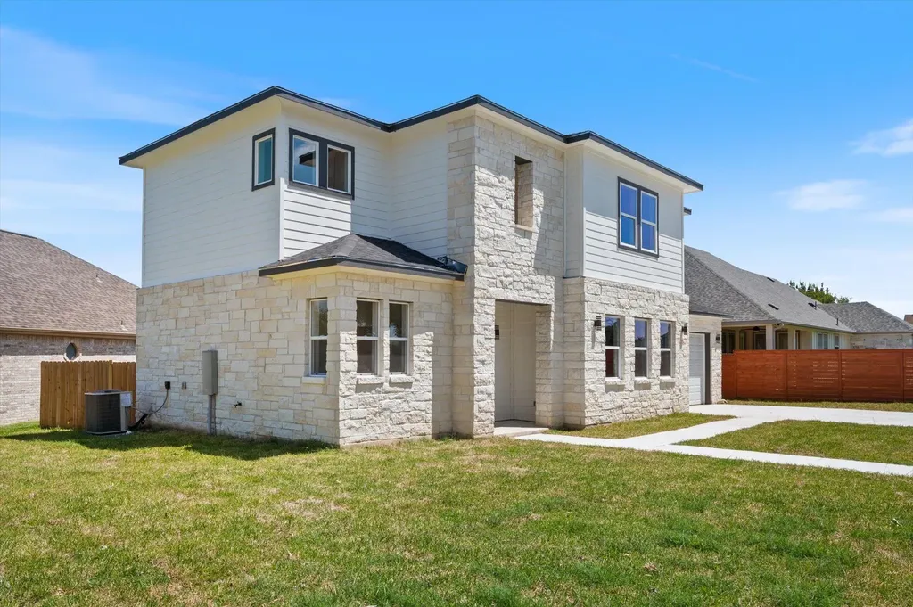 148 Preston Trail Meadowlakes TX 78654