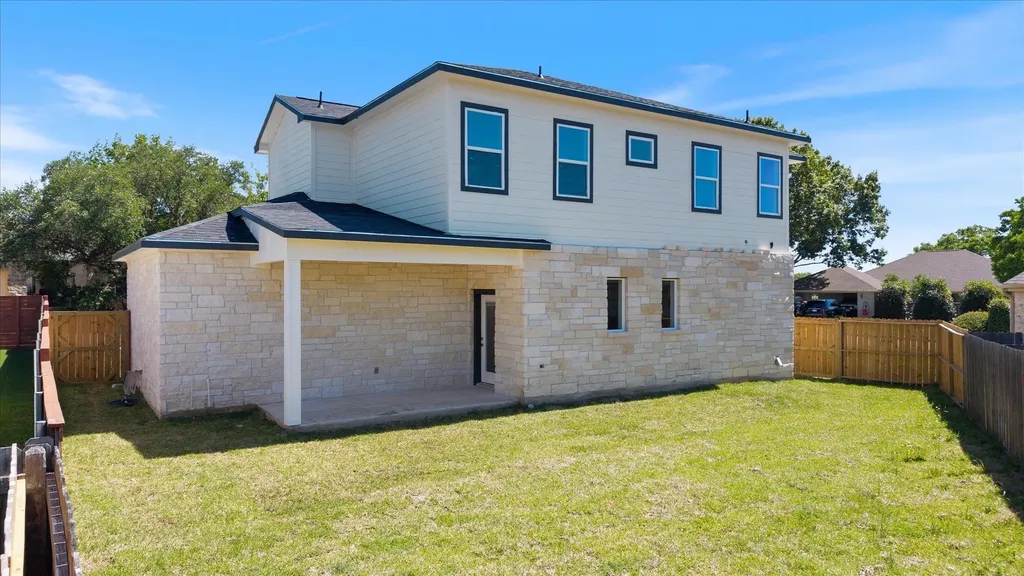 148 Preston Trail Meadowlakes TX 78654