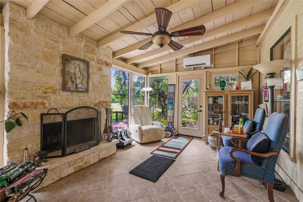 1250 County Road 200 Liberty Hill TX 78642