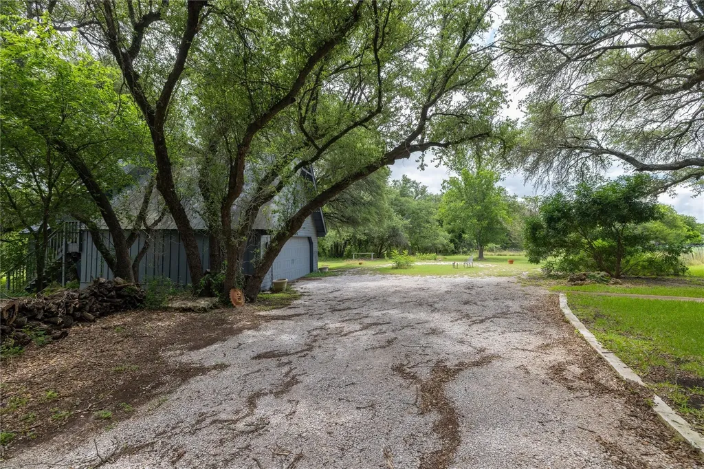 1250 County Road 200 Liberty Hill TX 78642
