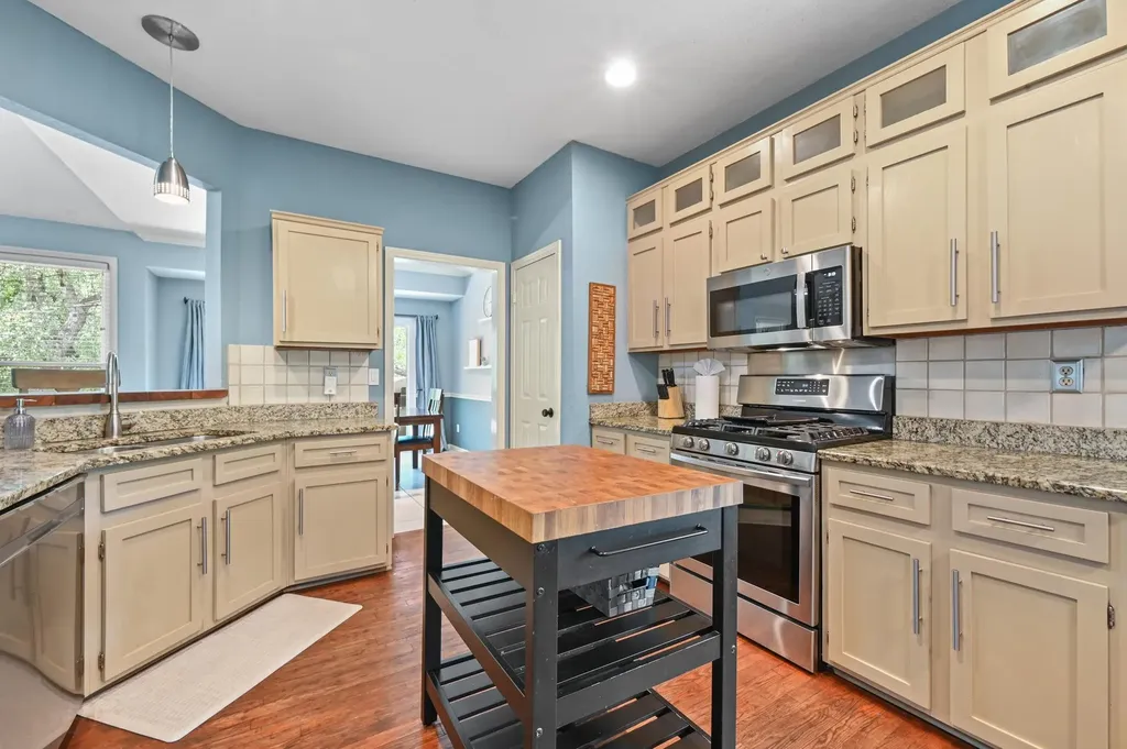 12047 Lincolnshire Drive Austin TX 78758