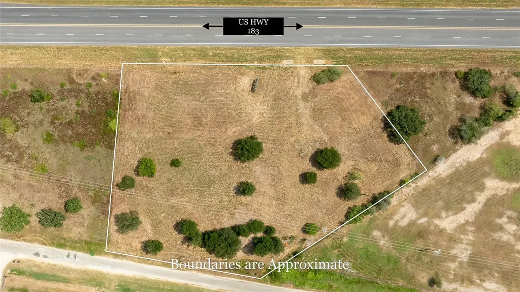 2063 N Magnolia Avenue Luling TX 78648