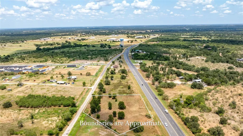 2063 N Magnolia Avenue Luling TX 78648