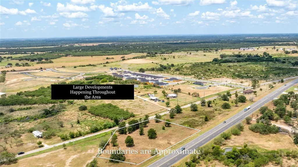 2063 N Magnolia Avenue Luling TX 78648