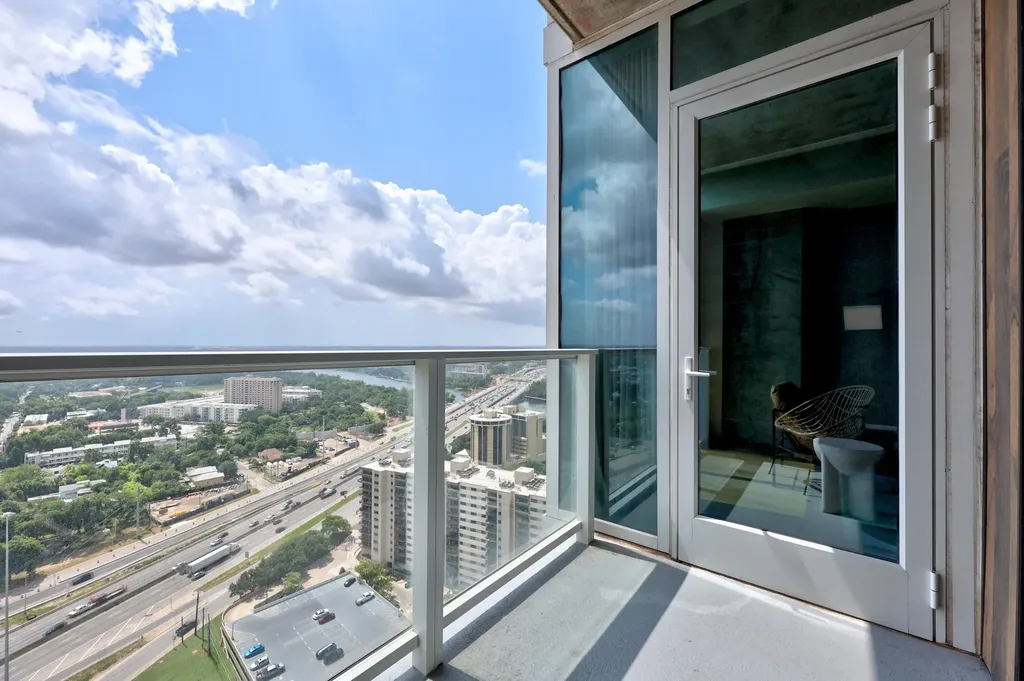 48 East Avenue Austin TX 78701