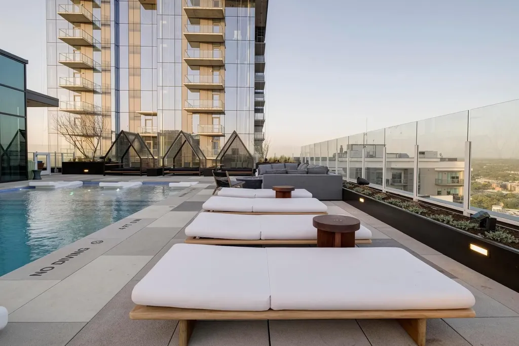 48 East Avenue Austin TX 78701