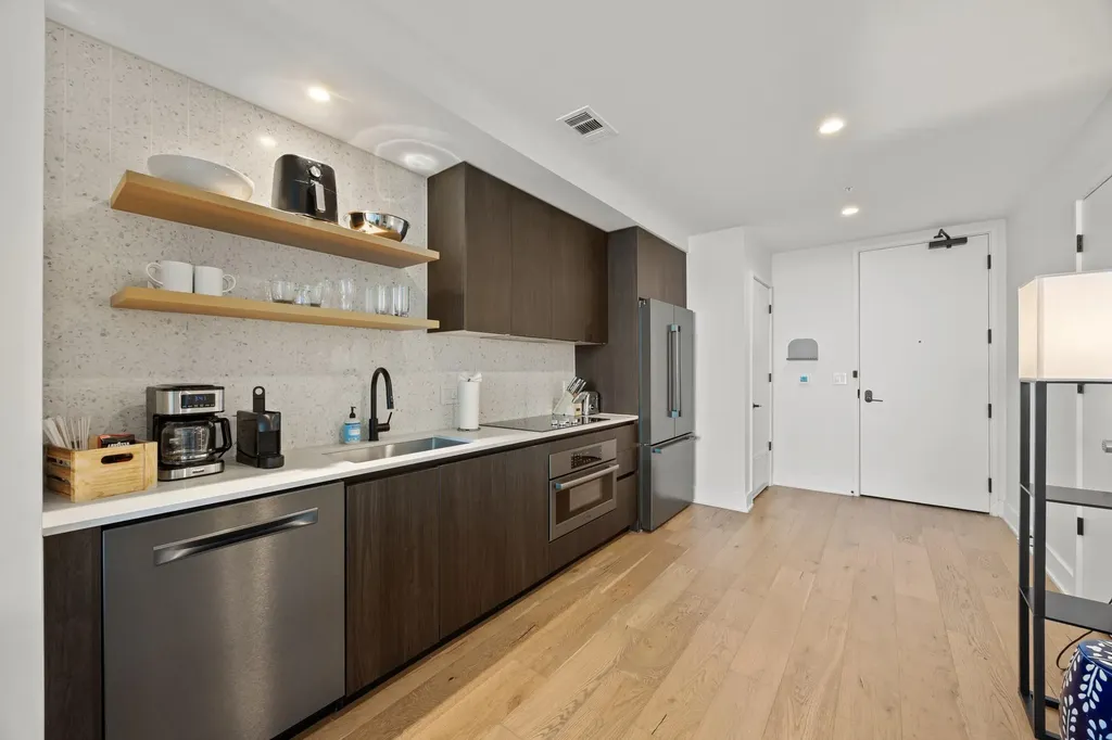 48 East Avenue Austin TX 78701