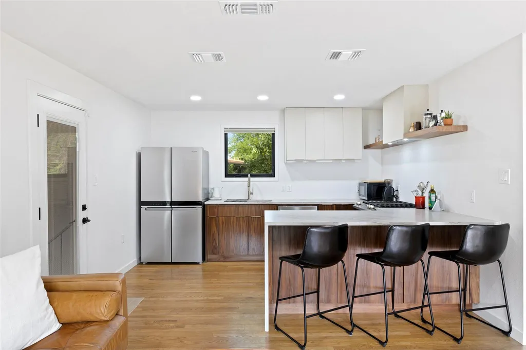 1803 Perez Street Austin TX 78721
