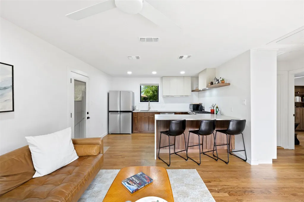 1803 Perez Street Austin TX 78721