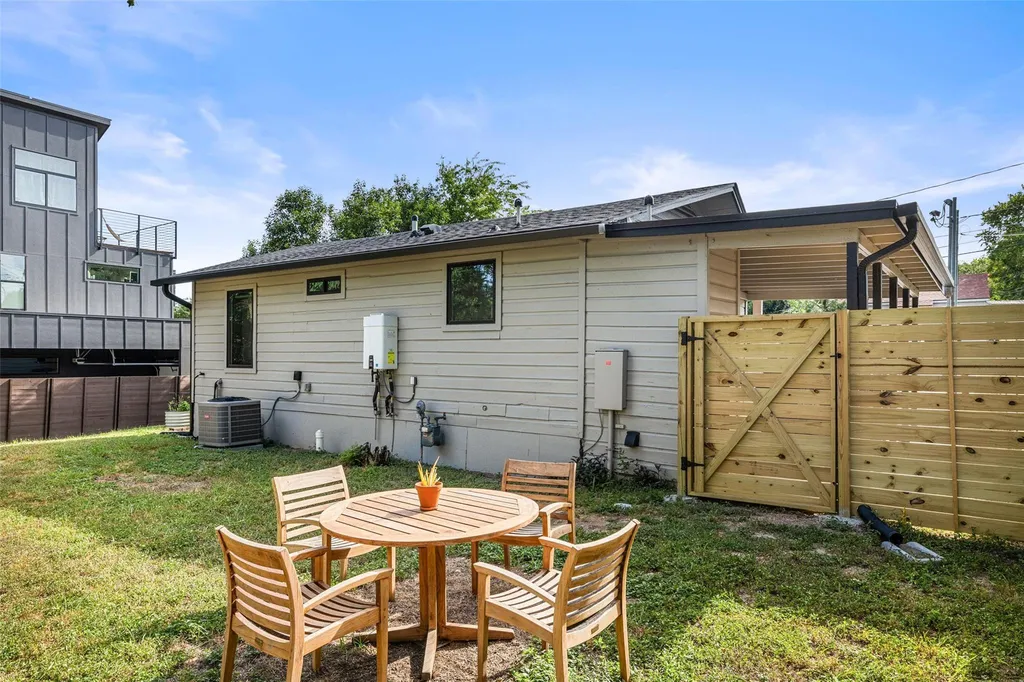 1803 Perez Street Austin TX 78721