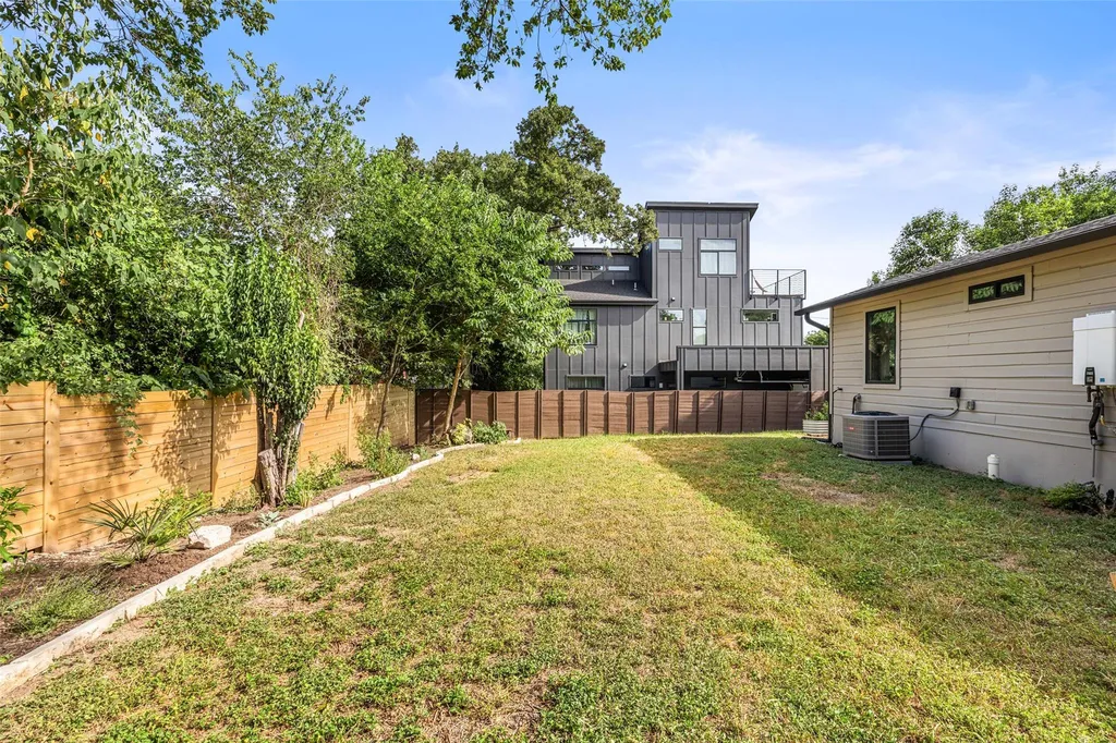 1803 Perez Street Austin TX 78721