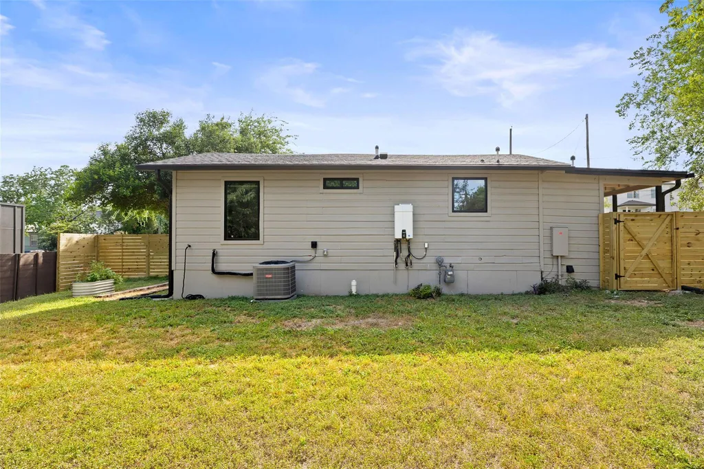 1803 Perez Street Austin TX 78721