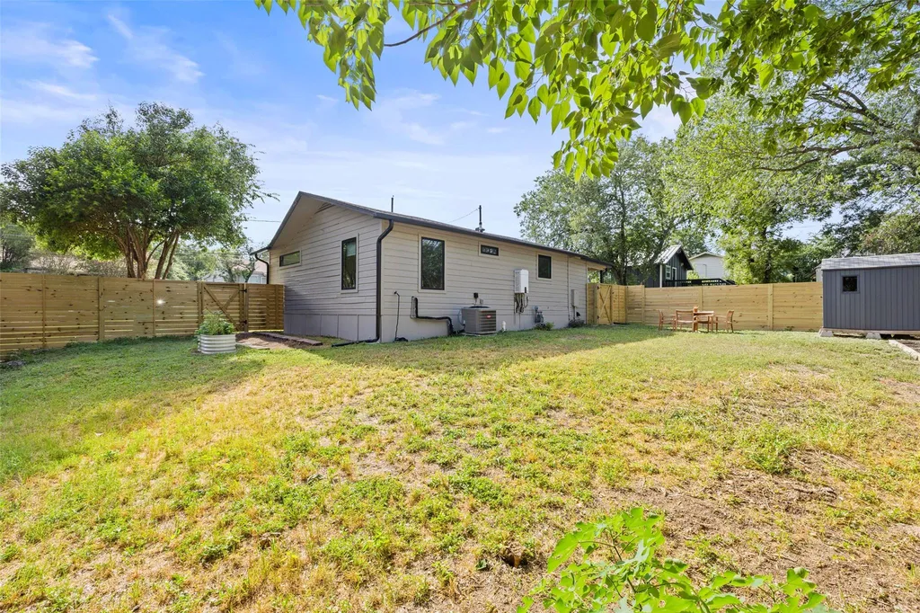 1803 Perez Street Austin TX 78721