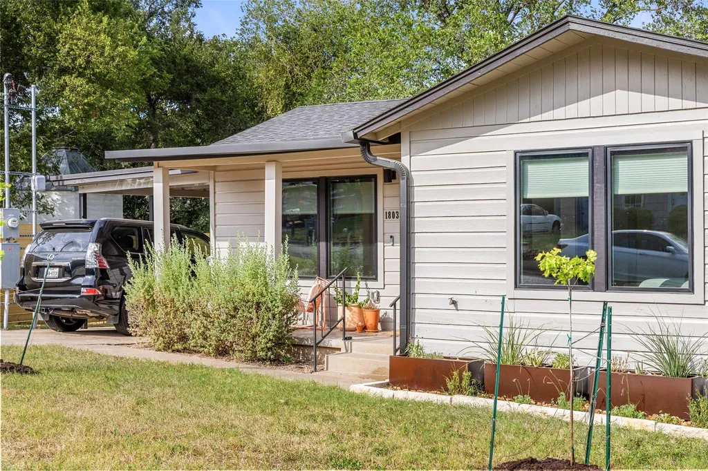 1803 Perez Street Austin TX 78721