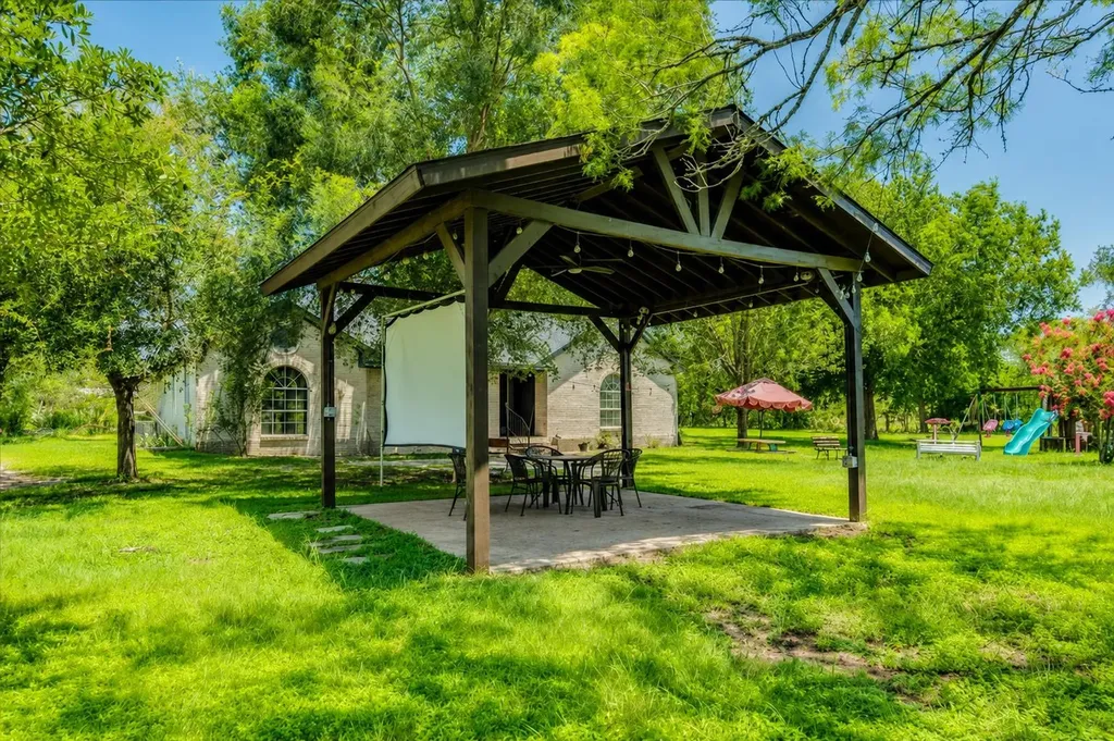 123 Crossroads Drive Dale TX 78616