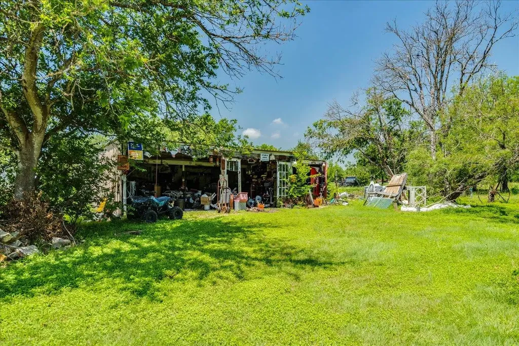 123 Crossroads Drive Dale TX 78616