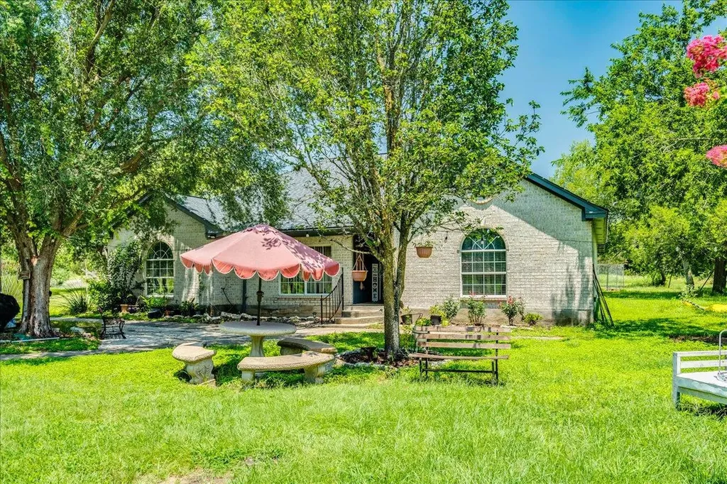 123 Crossroads Drive Dale TX 78616