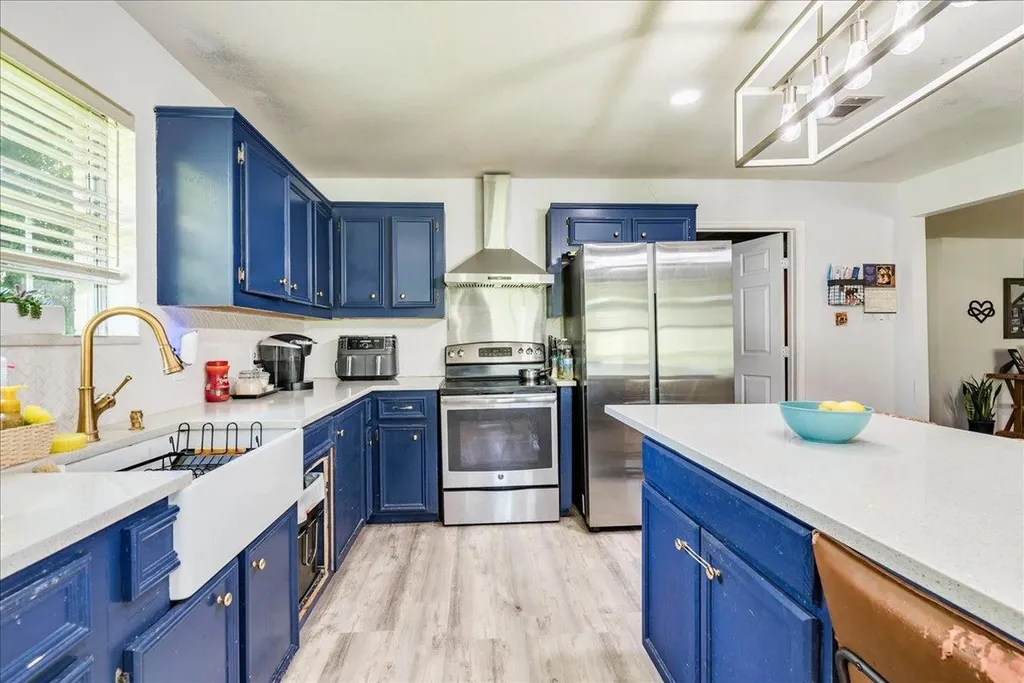 123 Crossroads Drive Dale TX 78616