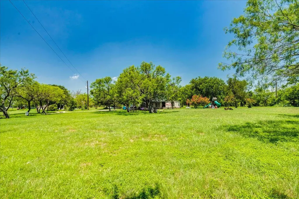 123 Crossroads Drive Dale TX 78616