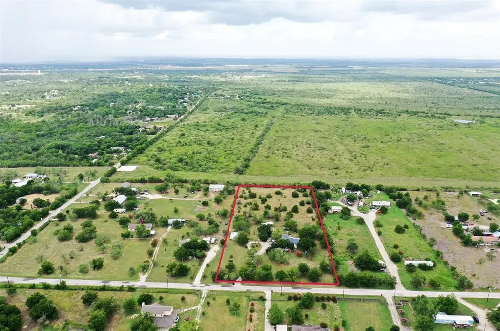 123 Crossroads Drive Dale TX 78616