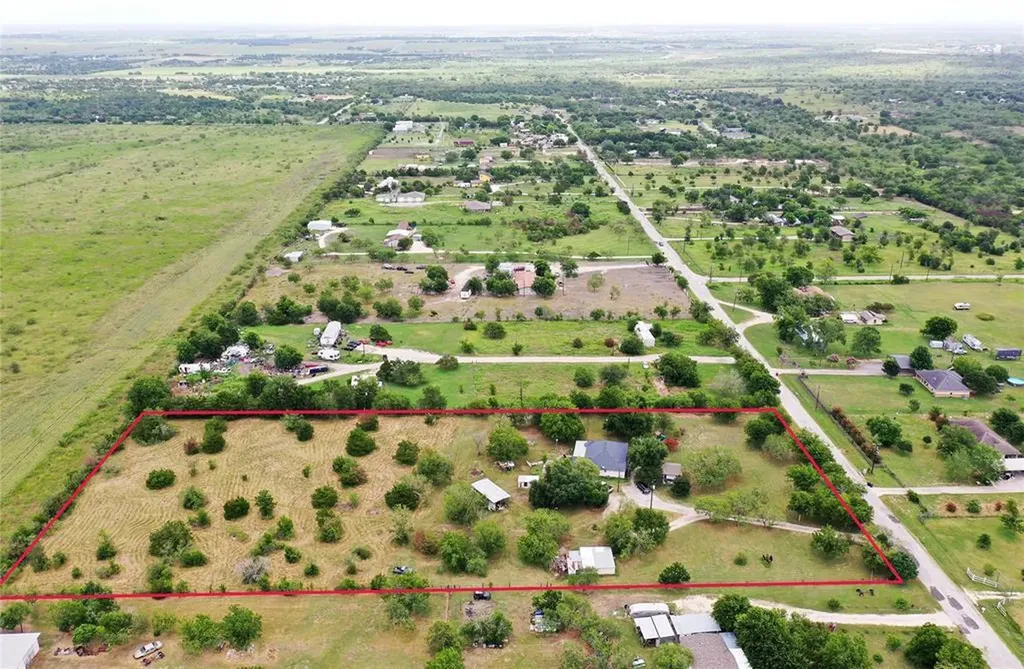 123 Crossroads Drive Dale TX 78616
