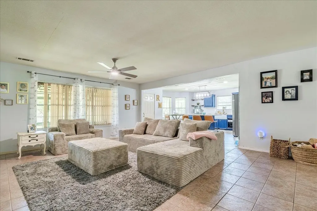 123 Crossroads Drive Dale TX 78616