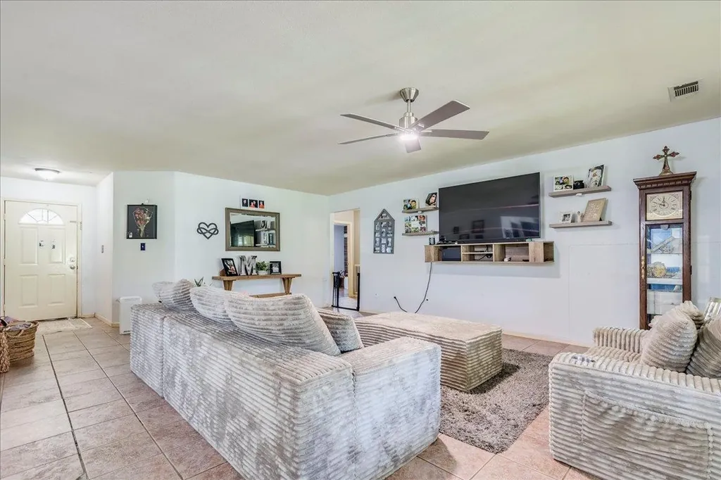 123 Crossroads Drive Dale TX 78616