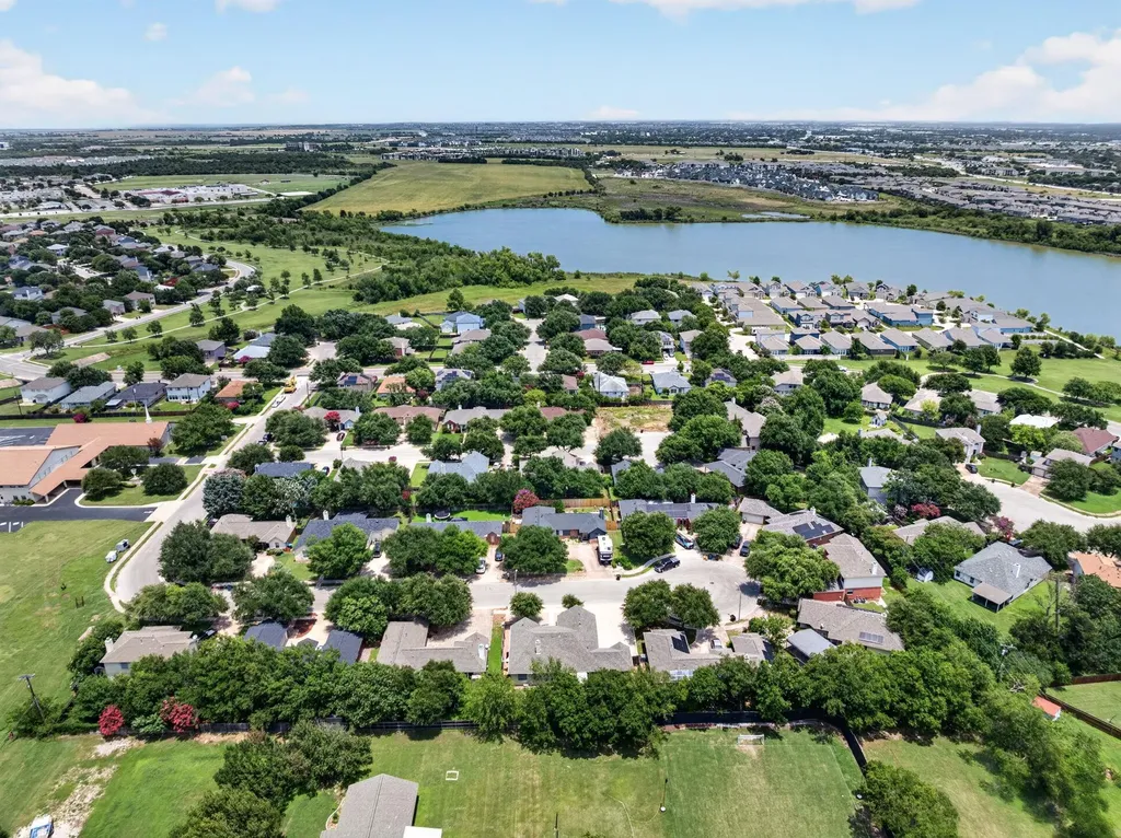 1612 Zunker Cove Round Rock TX 78665