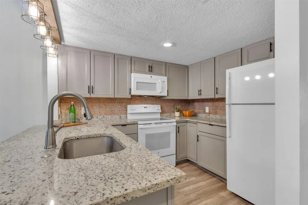 27 Marina Circle Wimberley TX 78676