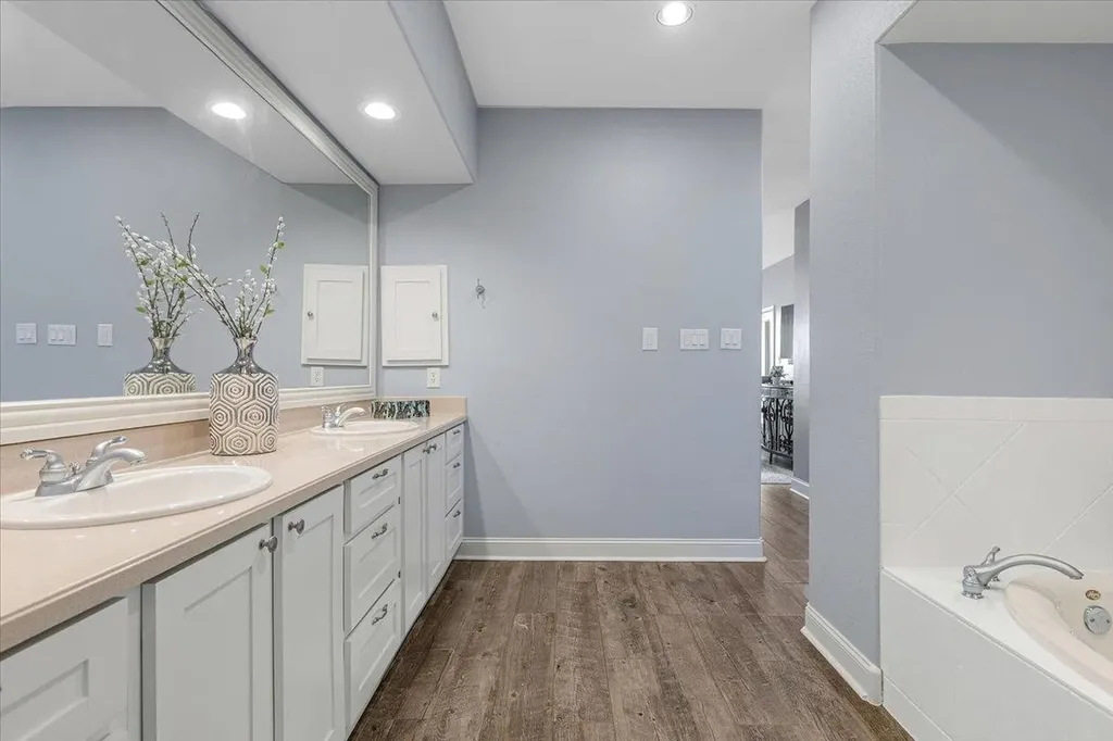 2001 Kahala Sunset Drive Spicewood TX 78669