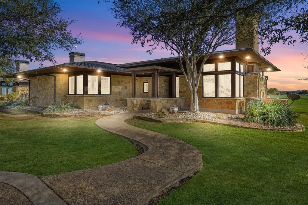 2001 Kahala Sunset Drive Spicewood TX 78669