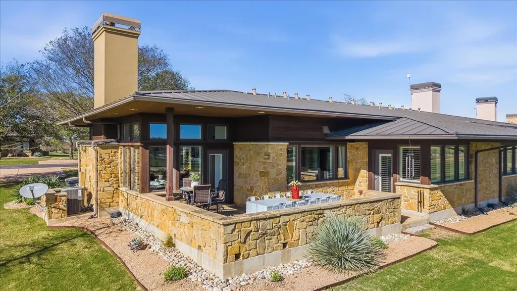 2001 Kahala Sunset Drive Spicewood TX 78669