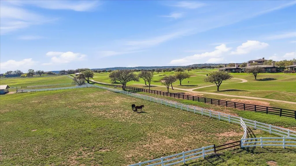 2001 Kahala Sunset Drive Spicewood TX 78669