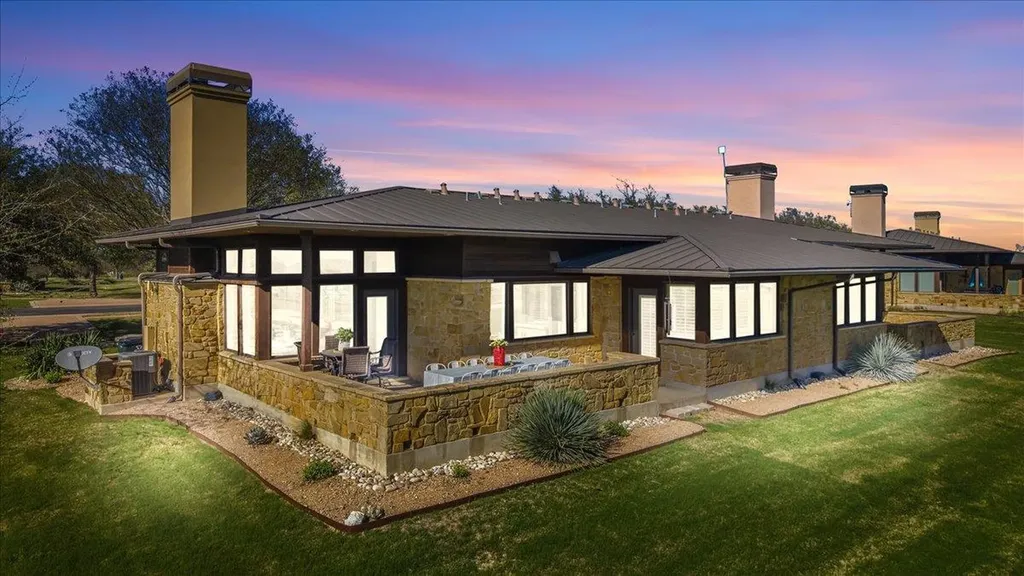 2001 Kahala Sunset Drive Spicewood TX 78669