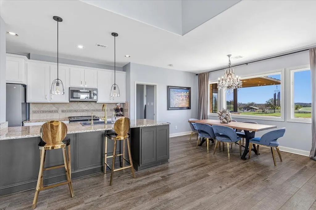 2001 Kahala Sunset Drive Spicewood TX 78669