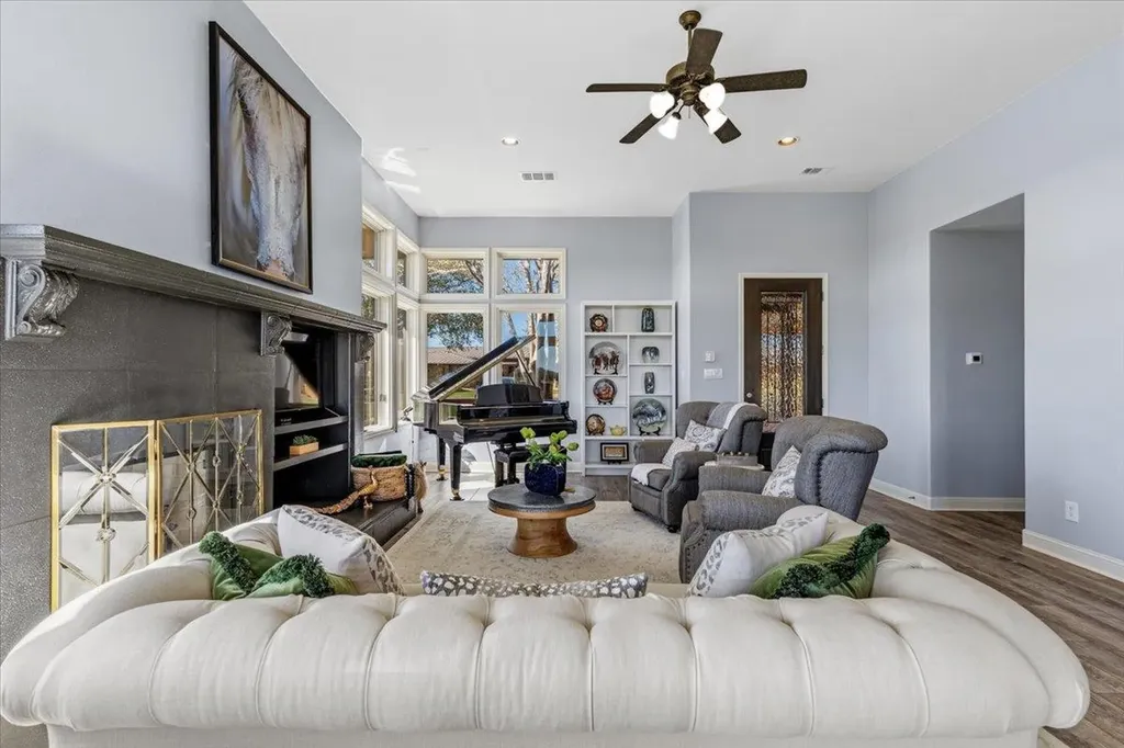2001 Kahala Sunset Drive Spicewood TX 78669