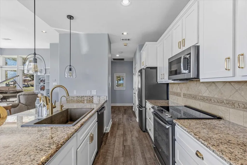 2001 Kahala Sunset Drive Spicewood TX 78669