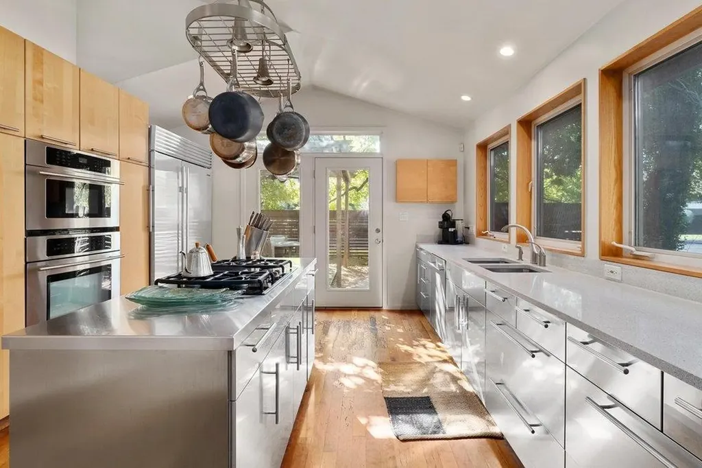3514 Bridle Path Austin TX 78703