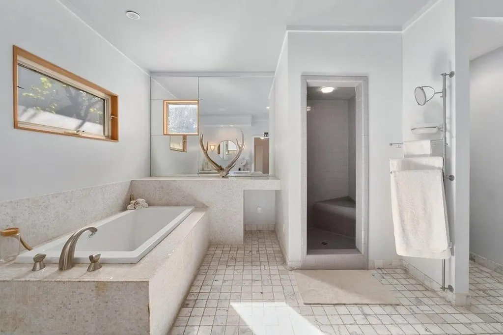 3514 Bridle Path Austin TX 78703