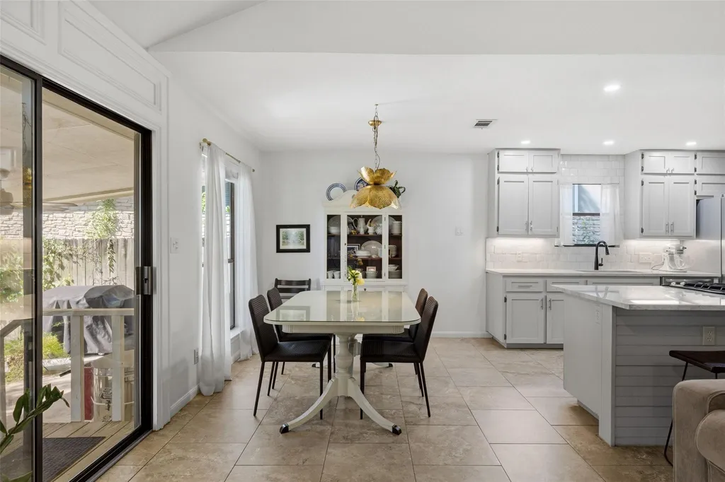 11905 Misty Brook Drive Austin TX 78727