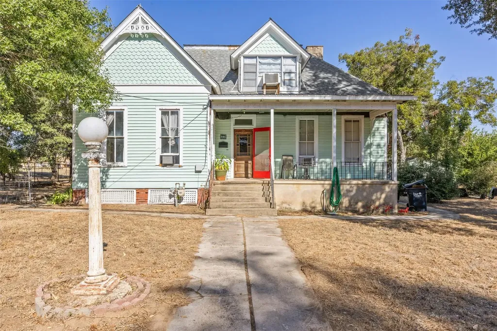 606 W Bell Avenue Rockdale TX 76567