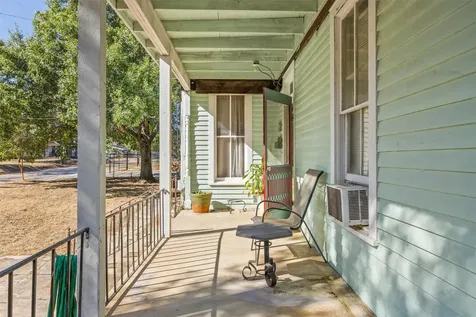 606 W Bell Avenue Rockdale TX 76567