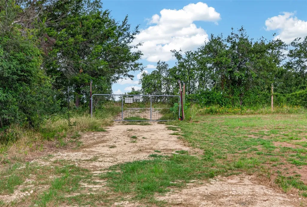 266 Beaver Road Elgin TX 78621
